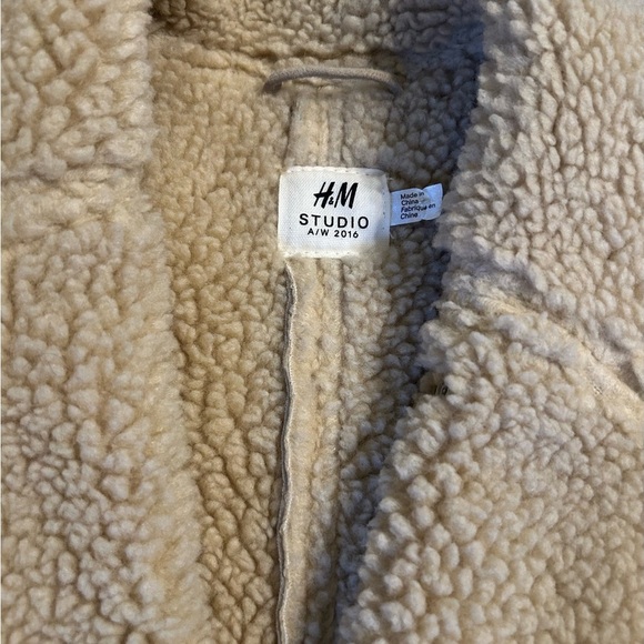 H&M Studio Authentic Suede 100% Lambswool Shearling Coat Size 6 Tan MSRP $499 - Picture 6 of 13
